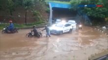 Hujan Deras, U-Turn Jalan Ahmad Yani Bekasi Tergenang Air