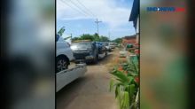 Viral Aksi Warga Desa Sumurgeneng Memborong Mobil Mewah