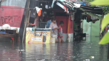 Banjir Air Hitam Luapan Kali Mookervart Rendam Permukiman Warga Pesing