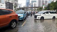 Banjir, Polisi Alihkan Kendaraan Ke Ruas Jalan Yang Tidak Tergenang