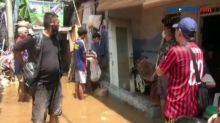Ular Sanca 3 Meter Masuk Rumah Warga saat Banjir