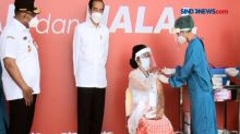 Kunjungan Kerja, Presiden Jokowi Tinjau Vaksinasi di Maluku