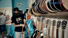 Pria Berjari 6 Punya Toko Gitar Beromzet Ratusan Juta