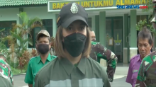 Wanita Cantik Prajurit TNI Ahli Tank dan Meriam