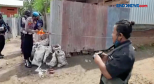 Polisi Geledah Rumah Terduga Pelaku Bom Bunuh Diri