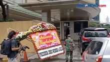 Karangan Bunga dari Presiden Jokowi, hingga Valencia Tanoesoedibjo Hiasi Gedung Akad Nikah Atta-Aurel