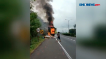 Truk Ekspedisi Terbakar di Tol Tangerang-Merak