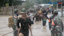 Evakuasi Korban Banjir Bandang