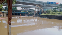 Banjir Cipinang Melayu Surut, Sisakan Lumpur di Permukiman Warga