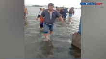 Dramatis! Aksi Penyelamatan Pria Tenggelam di Laut