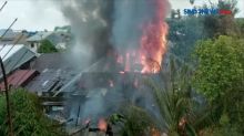 5 Rumah di Permukiman Padat Penduduk Hangus Terbakar