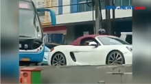 Polisi Amankan Mobil Mewah Penerobos Jalur Transjakarta