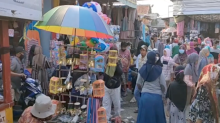 Menjelang Lebaran, Pasar diserbu Warga