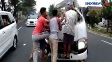 Bus Tabrak Mobil di Madiun, Evakuasi Korban Berlangsung Dramatis