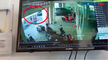 Bocah 7 Tahun Terekam CCTV Terlindas Minibus saat Bermain di Tengah Jalan