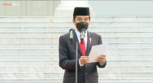 Khidmat, Presiden Jokowi Lantik 700 Perwira TNI/Polri Secara Virtual di Istana Negara