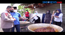 Polda Metro Jaya Bagikan 8 Ton Daging Sapi Diolah Jadi Rendang untuk Warga yang Jalani Isoman