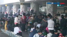 Peserta Vaksinasi Massal di Bandara Juanda Membludak