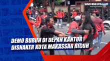Demo Buruh di Depan Kantor Disnaker Kota Makassar Ricuh