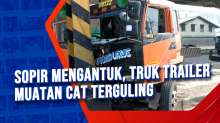 Sopir Mengantuk, Truk Trailer Muatan Cat Terguling