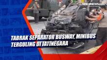 Tabrak Separator Busway, Minibus Terguling di Jatinegara