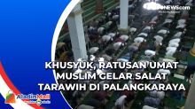 Khusyuk, Ratusan Umat Muslim Gelar Salat Tarawih di Palangkaraya