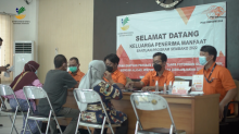 POS INDONESIA Salurkan Bantuan Langsung Tunai (BLT) Minyak Goreng di Cipayung, Tangsel