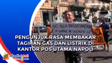 Pengunjuk Rasa Membakar Tagihan Gas dan Listrik di Kantor Pos Utama Napoli