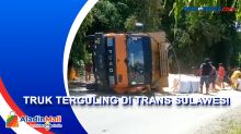 Tak Mampu Menanjak, Sebuah Truk Terguling di Trans Sulawesi