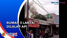 20 Personel Damkar Diterjunkan Atasi Kebakaran Rumah 3 Lantai di Kembangan