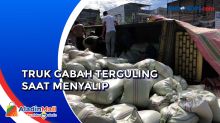 Kelebihan Muatan, Truk Gabah Terguling di Jalan Nasional Aceh