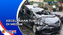 Mobil Terpental Usai Tabrak Pembatas Jalan di Medan