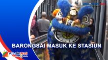 Semarakan Imlek, Barongsai Masuk ke Stasiun Bandung dan Bagikan Angpau ke Calon Penumpang