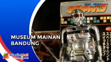 Meliat Koleksi Action Figure Antik di Museum Mainan Bandung