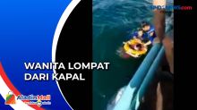 Viral! Wanita Nekat Lompat dari Kapal di Danau Toba