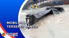 Sedang Isi Pasir, Mobil Pikap Terseret Banjir di Lampung