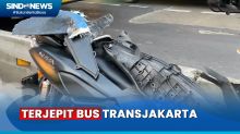 Pemotor Terjepit Bus Transjakarta setelah Terobos Busway