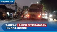 Truk Tanah di Jalan Raya Bogor Jaktim Tabrak Lampu Penerangan hingga Roboh dan Timpa Pemotor