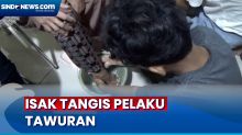 Isak Tangis Pelaku Tawuran di Kampung Rawa saat Minta Maaf Sambil Basuh Kaki Orang Tua