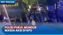 Polisi Pukul Mundur Massa yang Masih Bertahan di Depan Kantor KPU