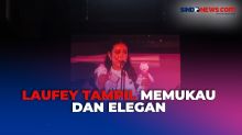 Momen Laufey dapat Hadiah Boneka saat Tampil  di Java Jazz Festival 2024