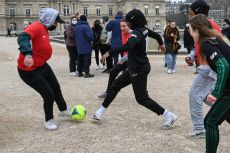 Pengadilan Prancis Perkuat Larangan Perempuan Berjilbab Bermain Sepak Bola di Lapangan
