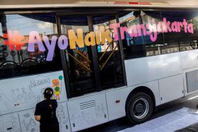 Melukis Bus Transjakarta Sambut Hari Disabilitas Internasional