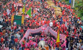 Ribuan PengunjungTumpah Ruah Menikmati Festival Cap Go Meh Padang
