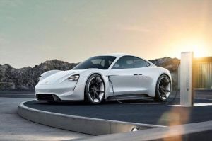 Porsche Taycan Menjadi Mobil Terbaik dalam Ajang World Permformance Car 2020