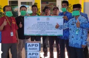 Pegadaian Salurkan Bantuan Masker untuk Tenaga Kebersihan di Bantaeng