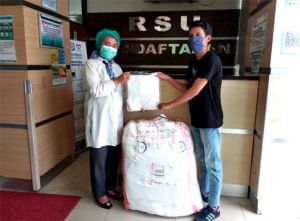 PSSI Pers Salurkan Bantuan untuk RSUD Tangerang Selatan