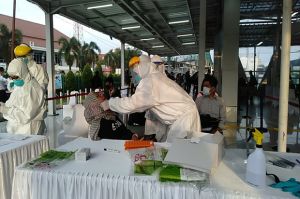 350 Penumpang KRL Jalani Swab Test Massal di Stasiun Bogor