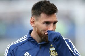 Bela Messi, Aguero Bingung kenapa Penyerang Barcelona Itu Terus Dikritik