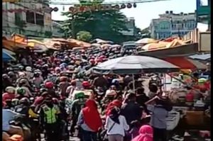 Viral Video Ribuan Warga Tumpah Ruah di Pasar Anyar Bogor